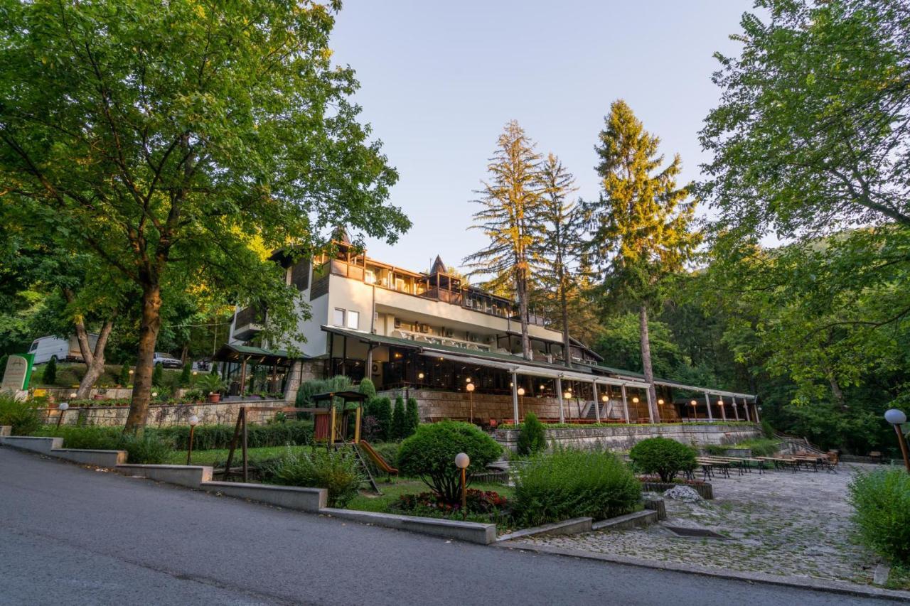 Family Park Hotel Kyoshkove Шумен Экстерьер фото